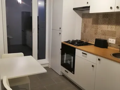 Bucatarie cu masa garsoniera inchiriere Sector 1 Bucuresti
